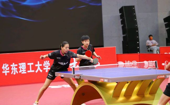 年轻才俊踏 年轻才俊踏