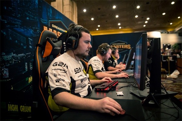 赛一向以竞 赛一向以竞